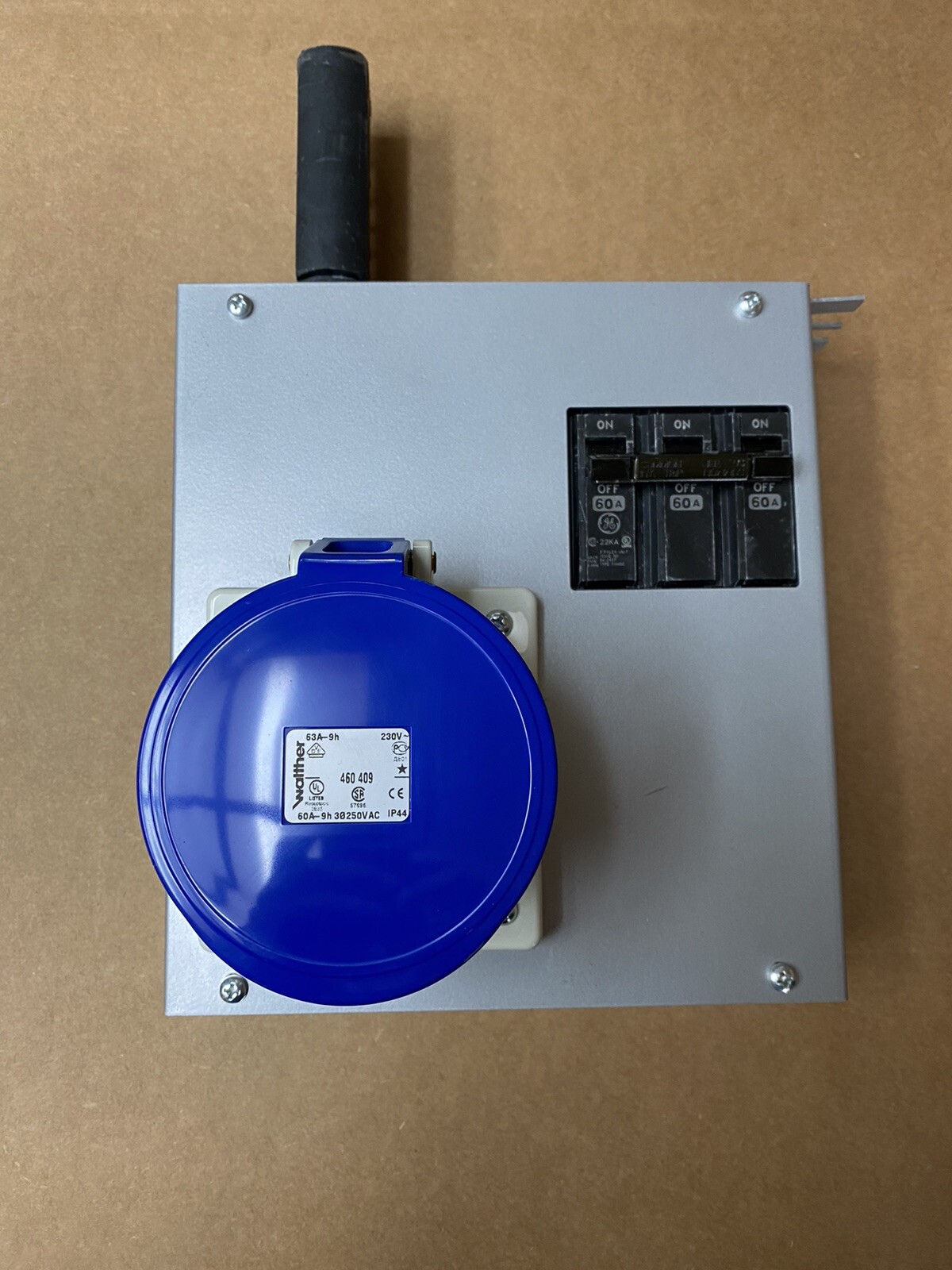 STARLINE TRACK BUSWAY CB225GHE28R-460R9S-4DG 60 Amp 240volt 22kaic Tap Box