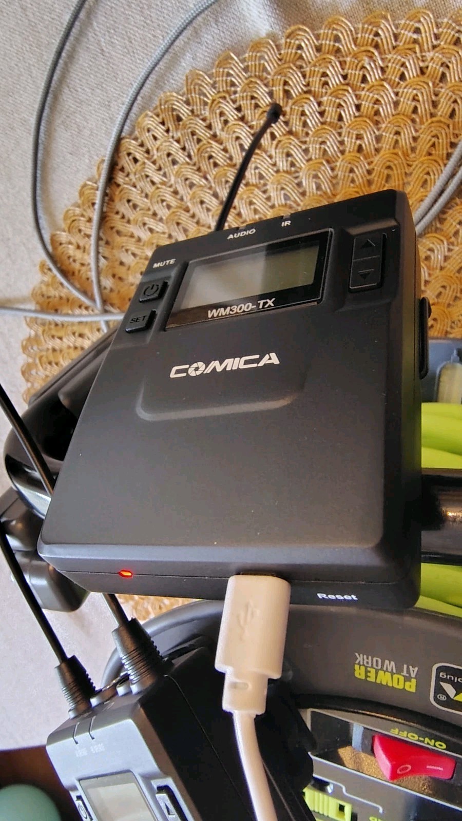 COMICA - WIRELESS DUAL MIC KIT (1) HH MIC, (1)LAV MIC, (1 ) DUAL CH Receiver RX