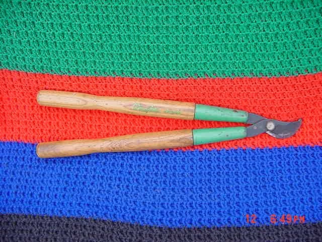 VINTAGE DOUGLAS GARDEN LOPPERS TREE PRUNERS WOOD HANDLES USA