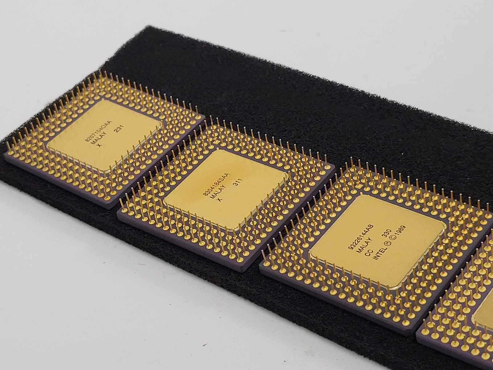 Vintage Intel i486 A80486DX-33 CPU Processor 33MHz, PGA168