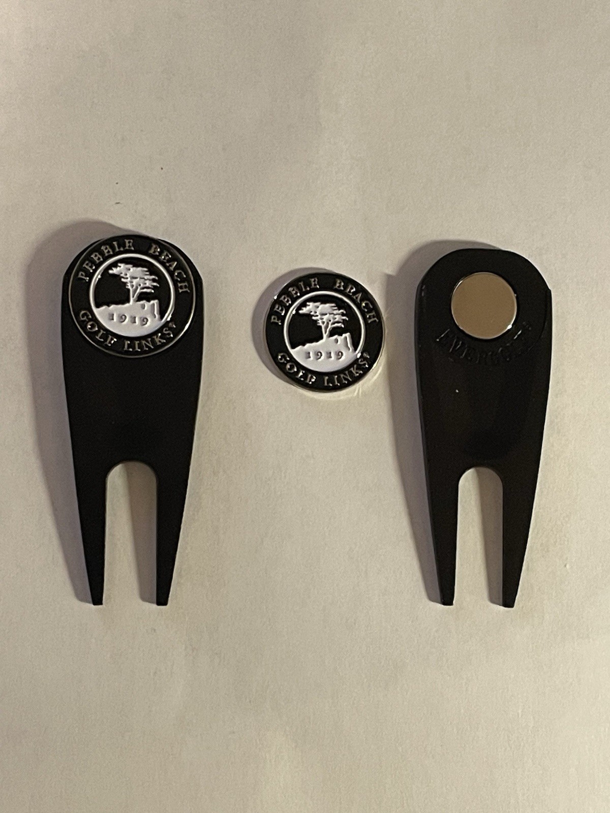 Pebble Beach Golf Links 1" Coin Golf Marker & Ergonomic Pocket Golf Divot Tool