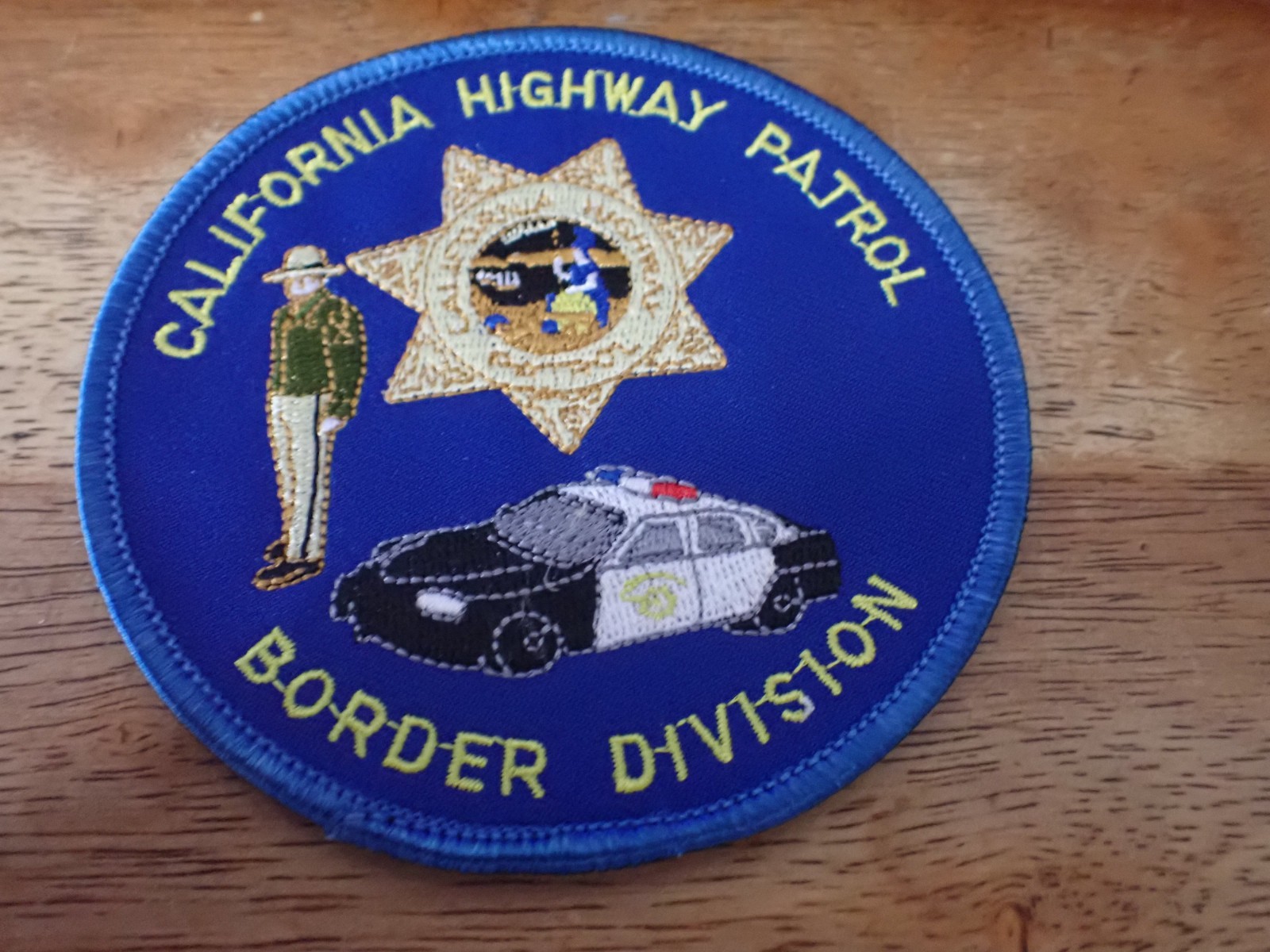 CALIFORNIA HIGHWAY PATROL BORDER DIVISION COLLECTIBLE   OBSOLETE SHOULDER PATCH