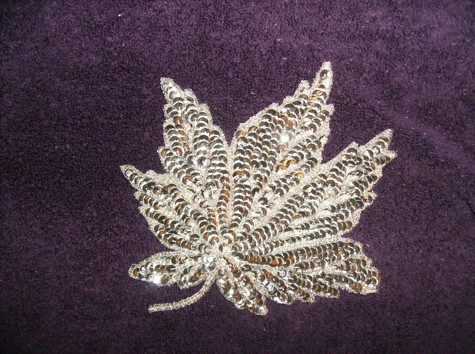 80 PC GLUE-ON VIOLET PURPLE FLOWERS CRAFS RESIN NEW SALE #34