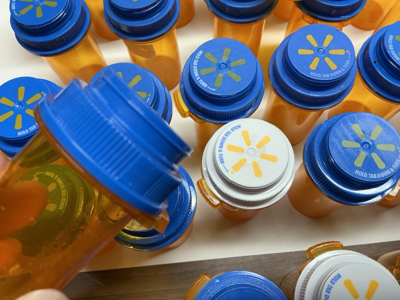 40 Small & Medium Empty Locking/Unlocking Pill Bottles UNCLEAN w sticker residue