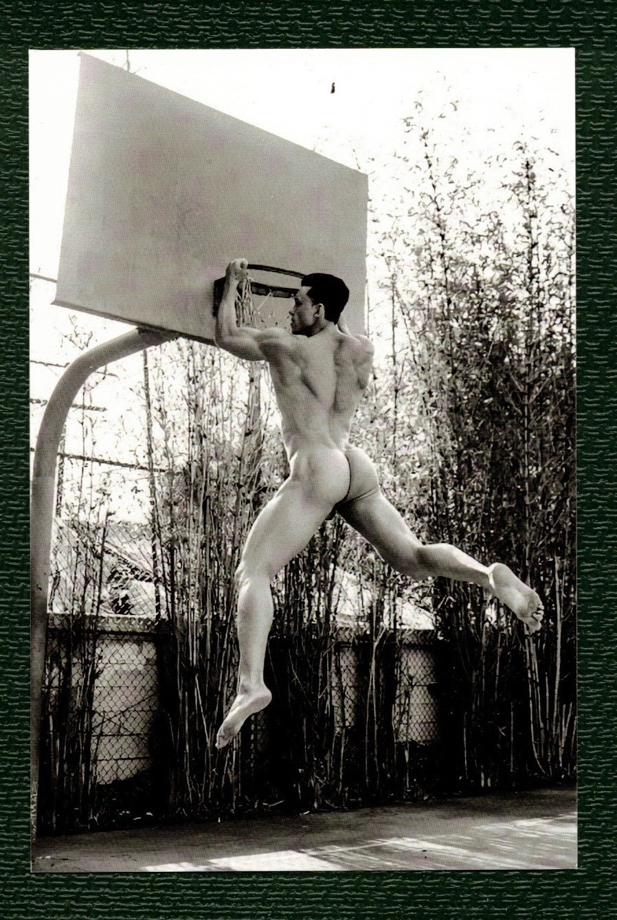 POSTCARD Print / Basketball player / Nude slam dunk