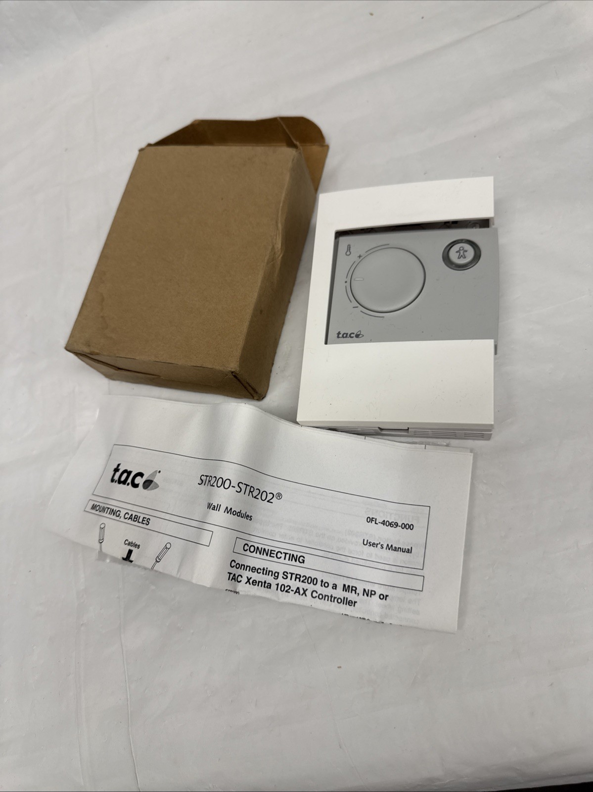 TAC STR202 STR-202 SENSOR TEMPERATURE ROOM 0-046-0320-0