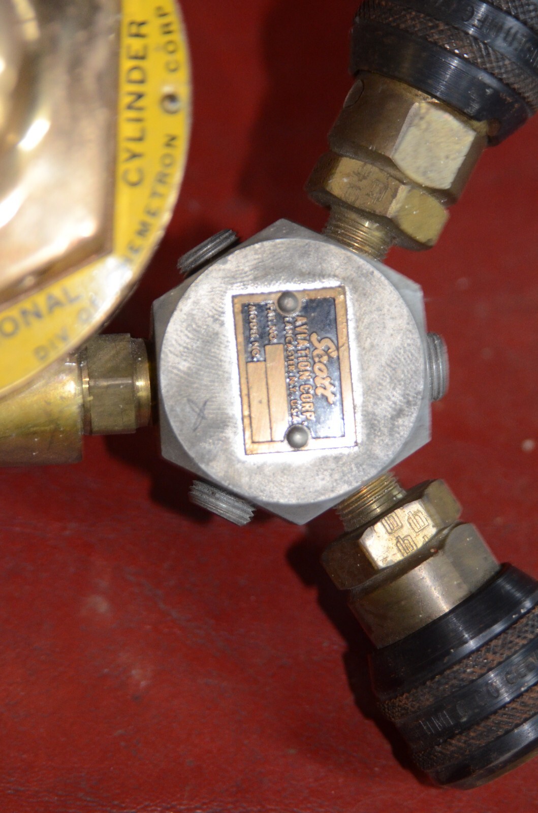 NCG Oxygen Regulator N1602 Gauges Supply Scott Splitter Disconnect Vtg Medical