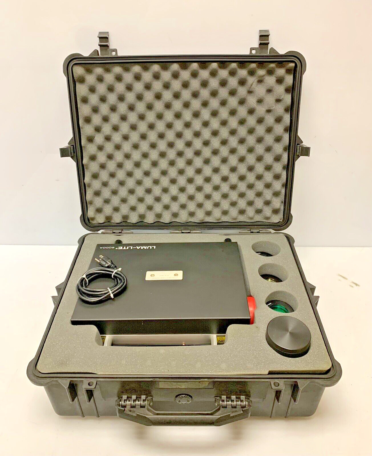 Luma-Lite 2000A Forensic Light W/ Accessories
