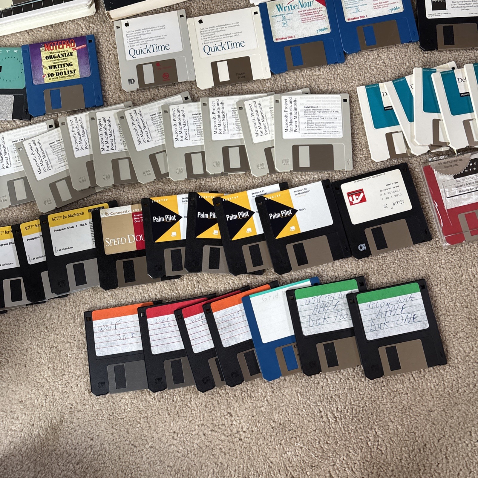 Apple Macintosh Games Software And Book Lot UNTESTED
