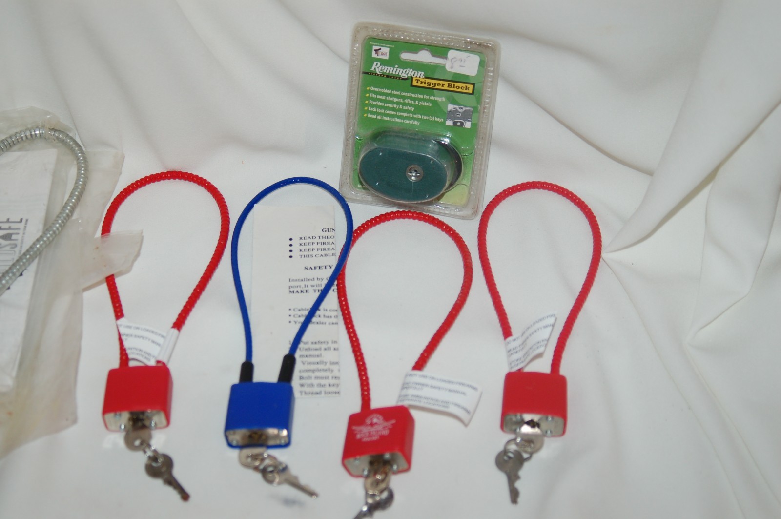 LOT OF 5 GUN LOCKS REMINGTON TRIGGER BLOCK & 4 PADLOCKS W FREE BONUS PADLOCK