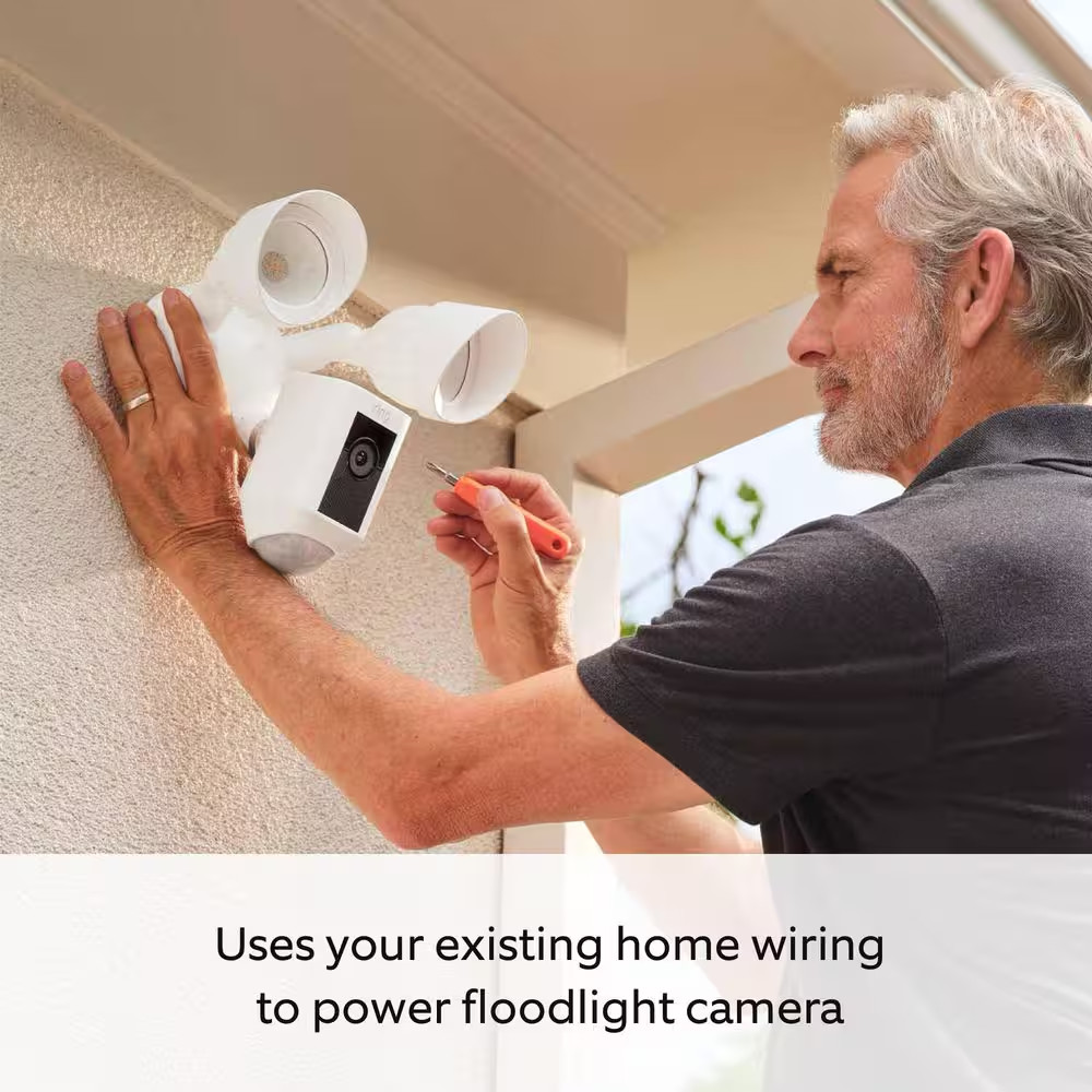 Floodlight Cam plus Wired - Outdoor Smart Security Camera with Two LED Lights, T