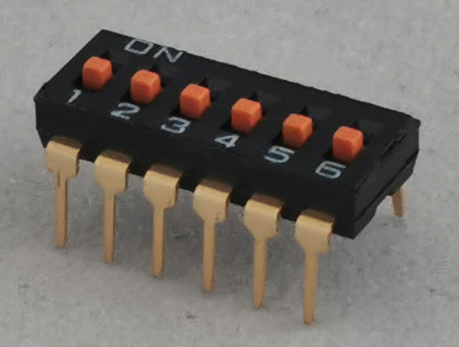 28 X NEW A6T-6104 / A6T6104 Omron, DIP Switches 6 POS Raised Actuator