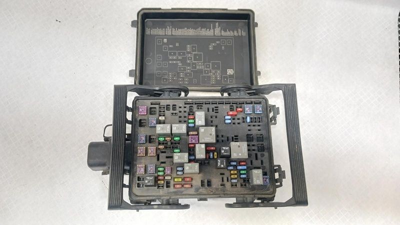 2015-2019 GMC Sierra 2500 3500 Pickup Engine Fuse Box OEM
