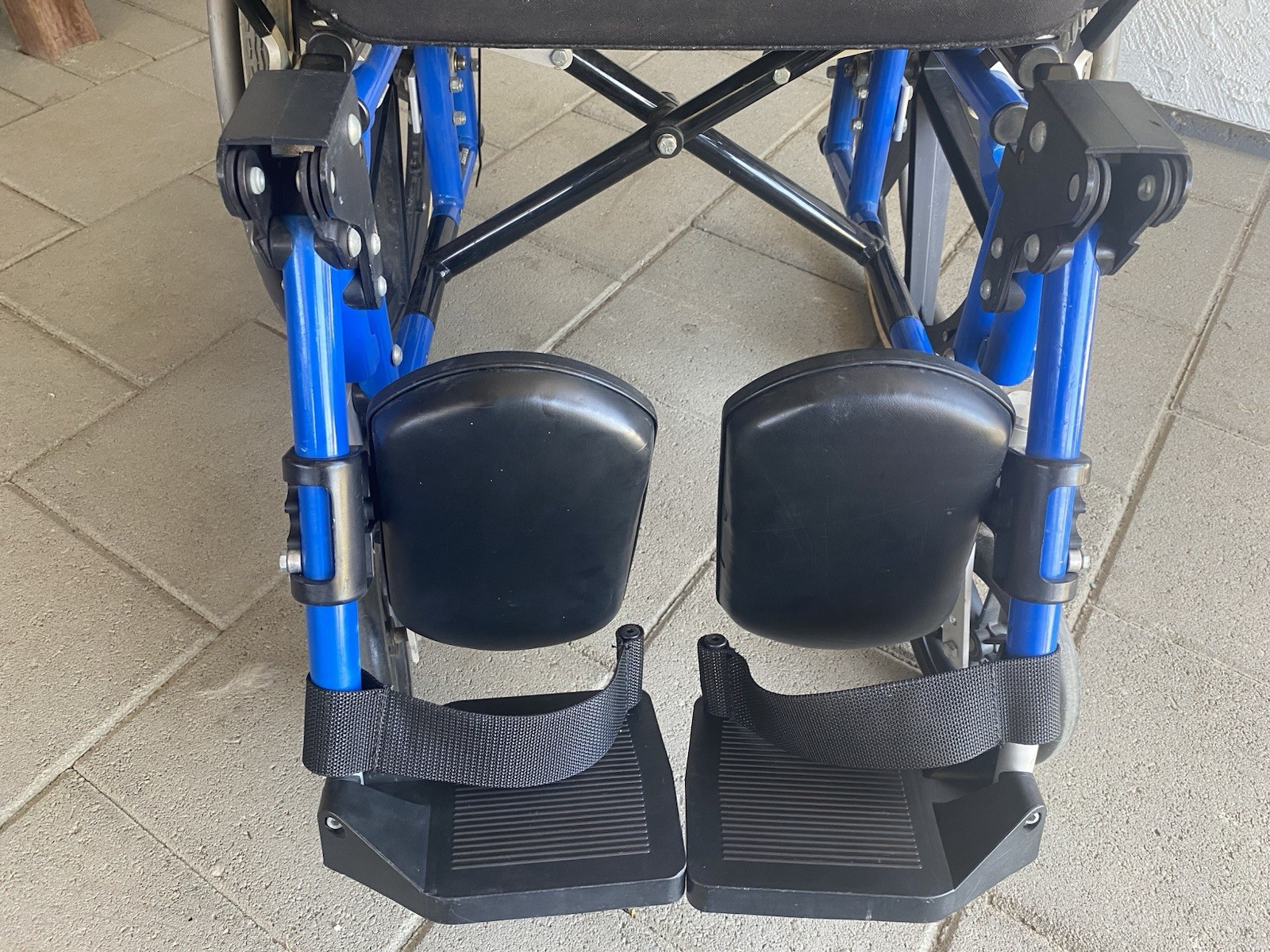 Quickie 2 wheelchair manual folding wheelchair 16”x19”x22”
