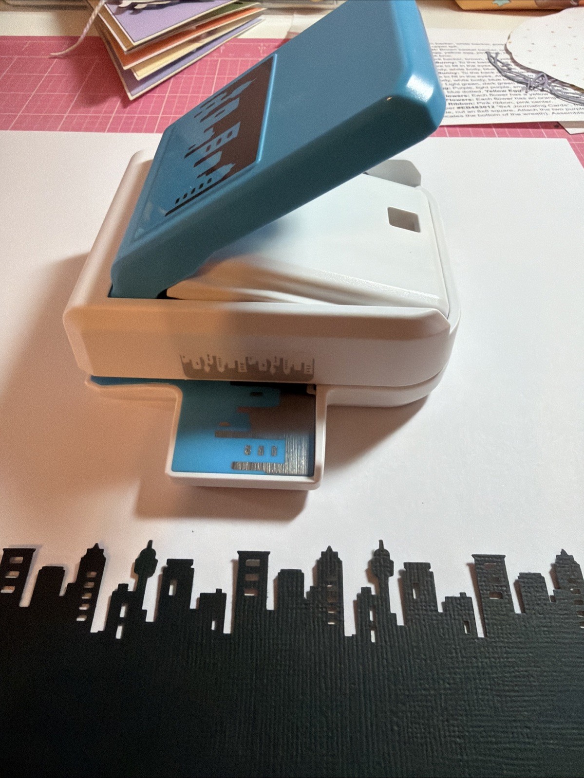 Creative Memories CITYSCAPE Decorative Border Punch - MINT No Box!