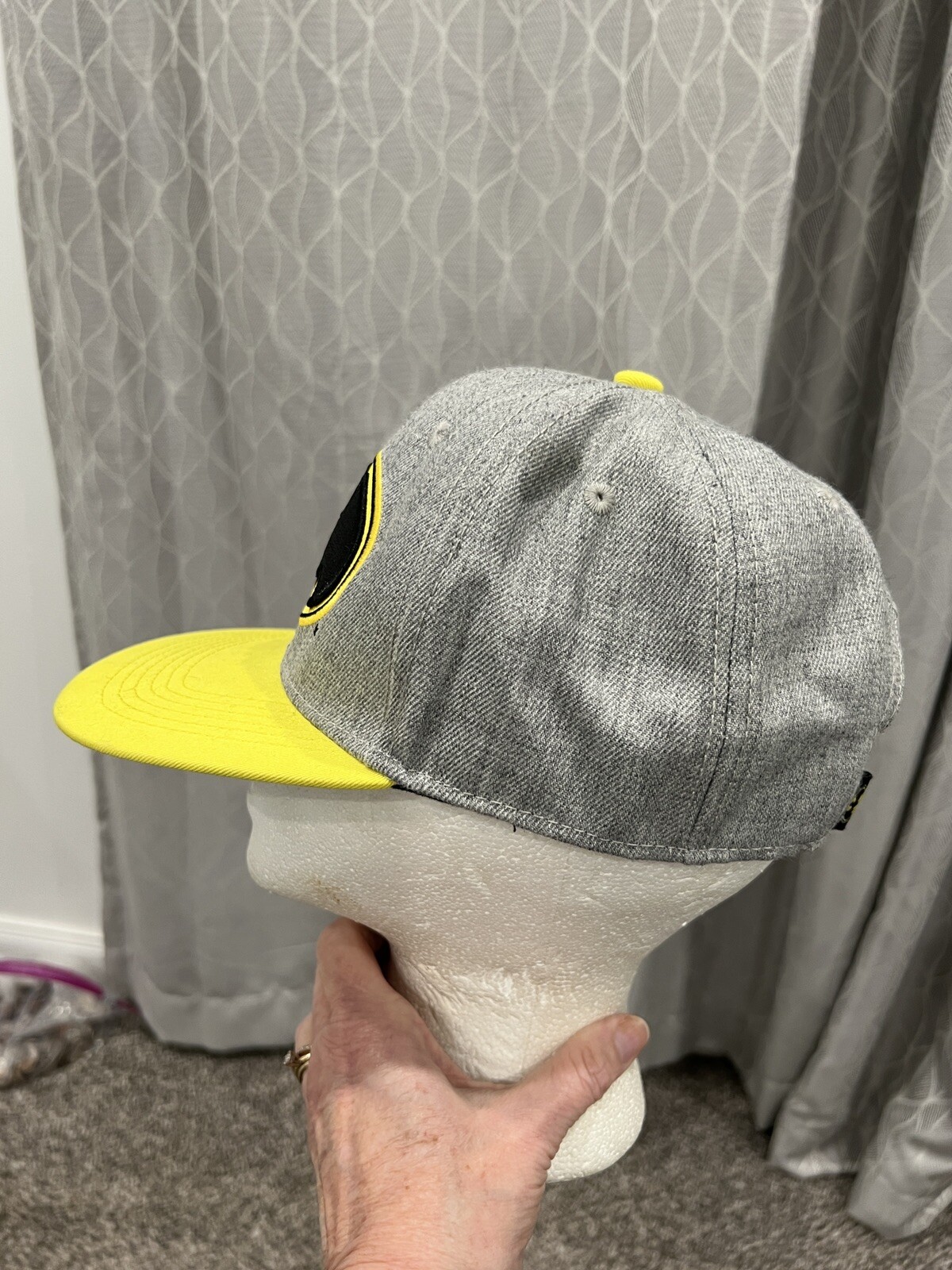 Batman DC Comics Snapback Adj Light Gray Yellow Black Cap Hat 20% Wool EUC