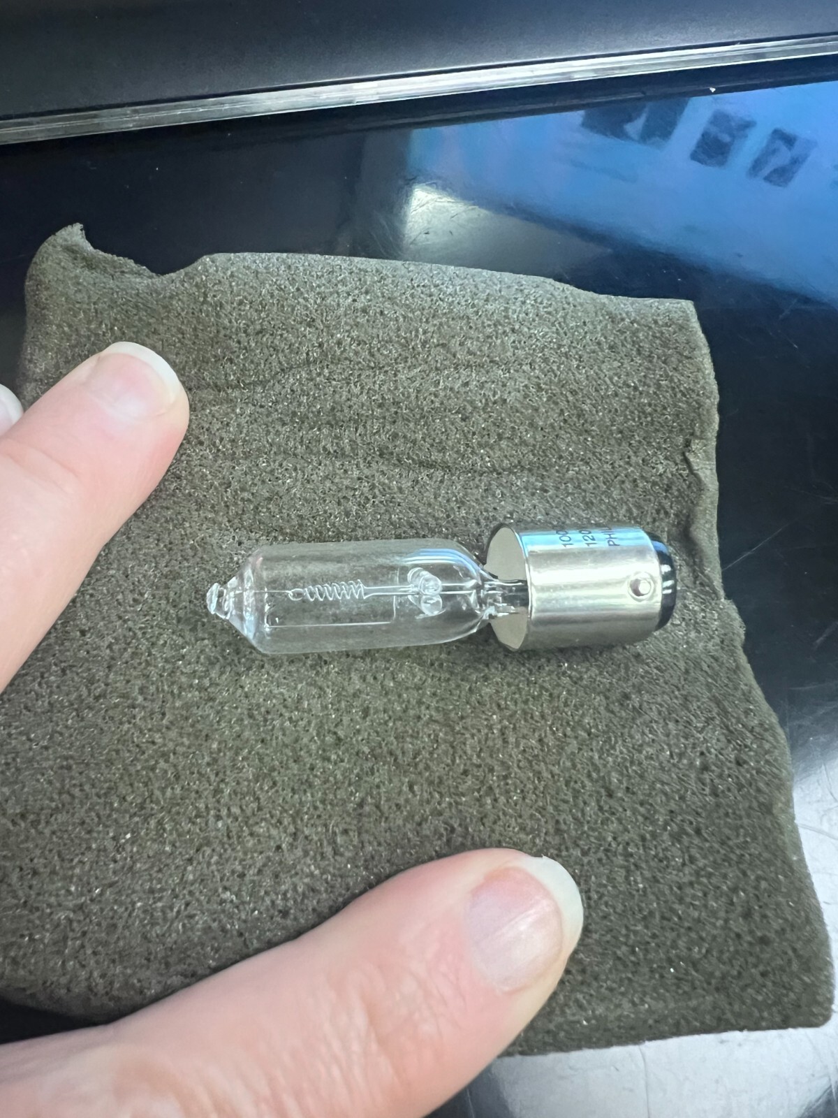 100q/CL/DC 120V ESR WITH BAYONET END