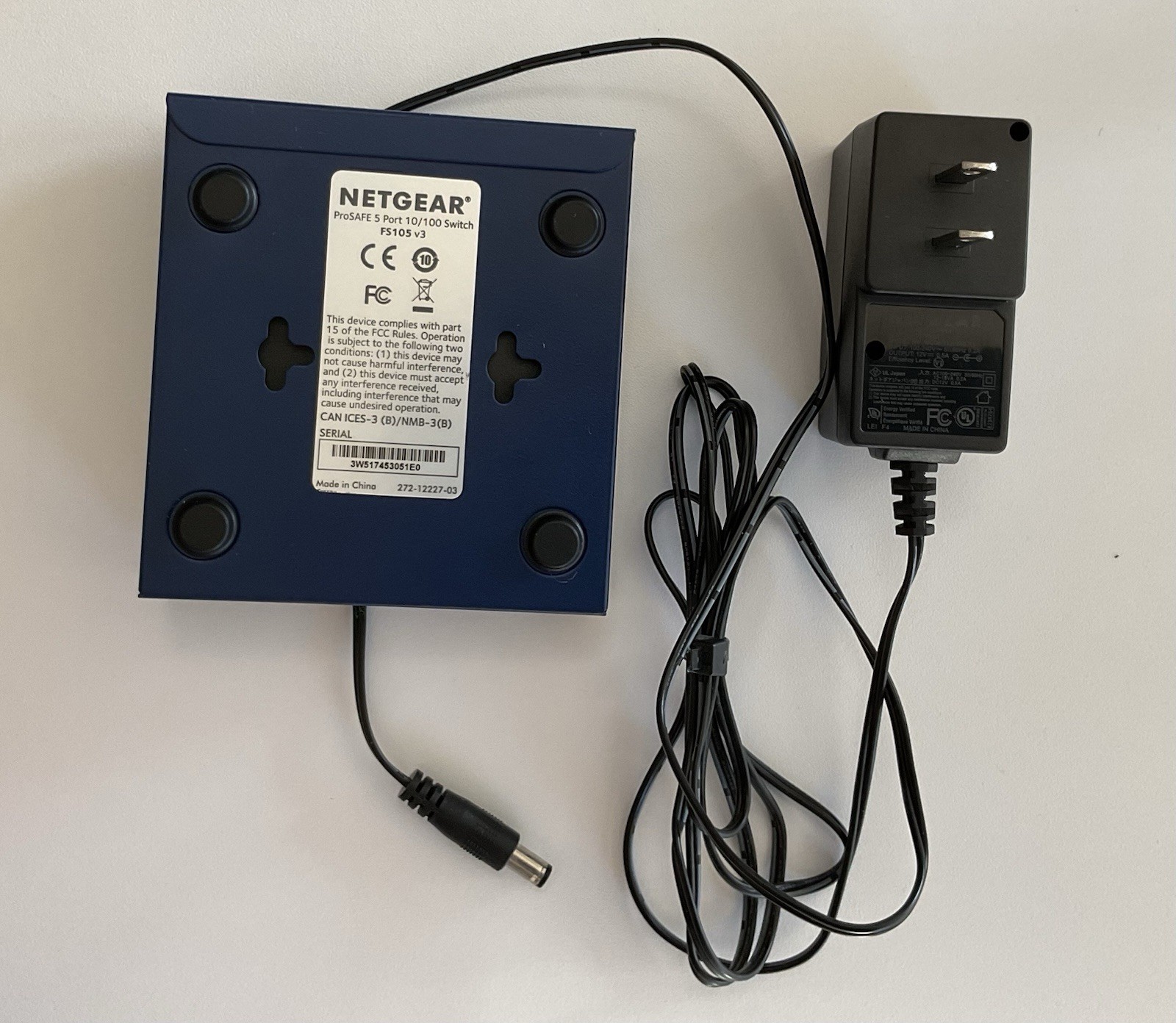 NETGEAR FS105 - 10 / 100 Mbps Fast Ethernet Network Switch w/AC Adapter