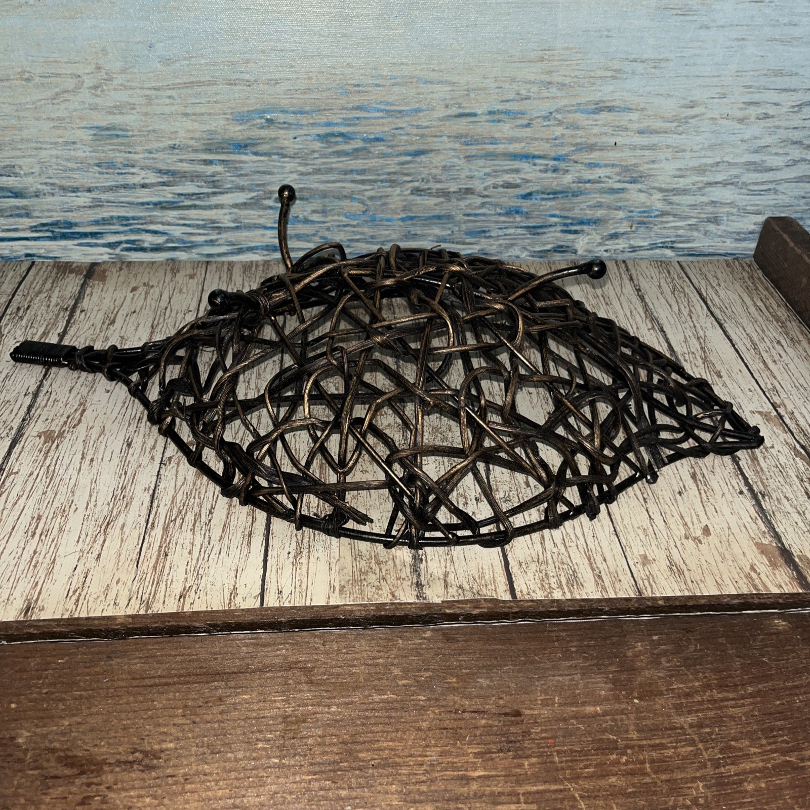 VINTAGE Woven Twisted Vine Leaf Shaped Bowl Basket Table Centerpiece Footed Rare