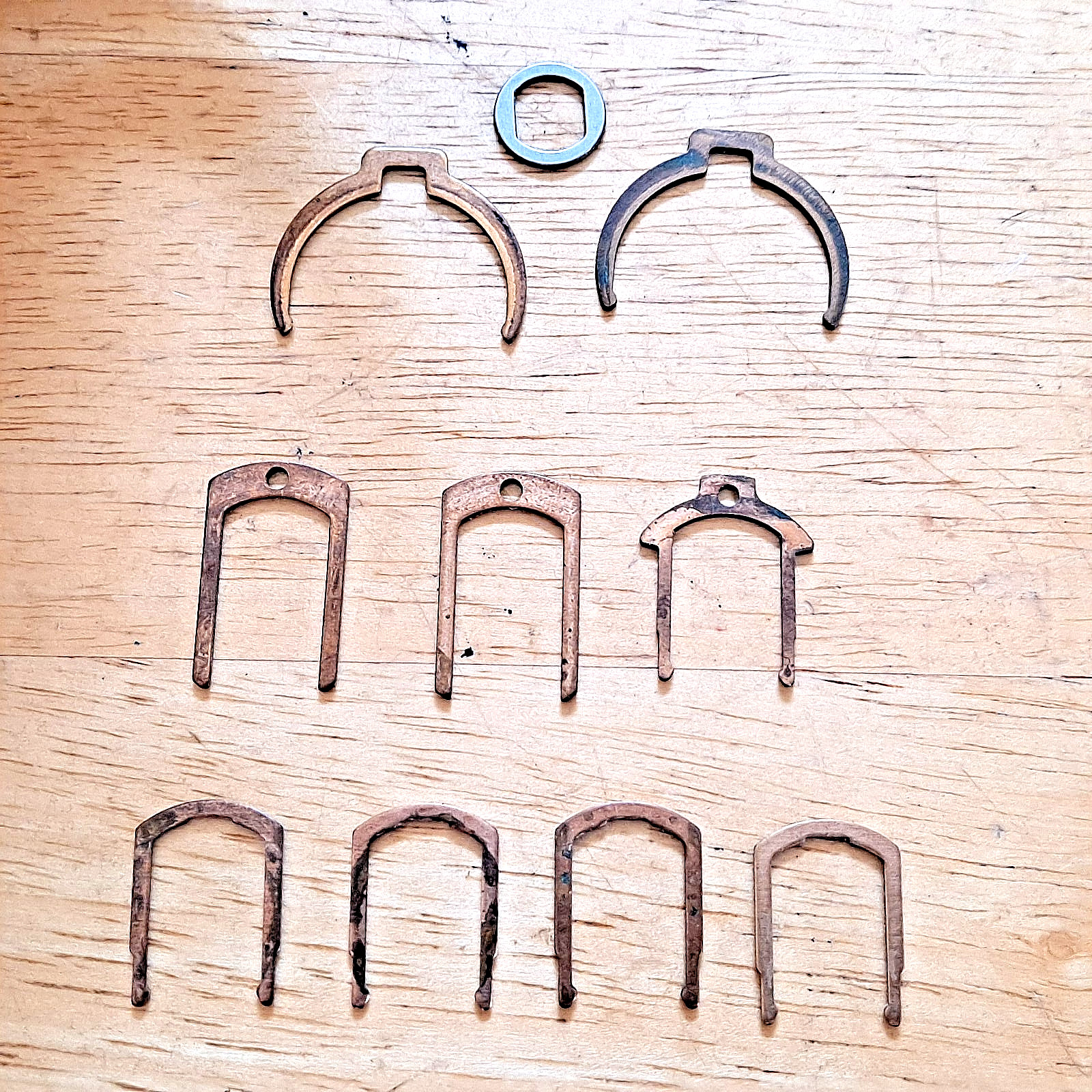 Lot Of 7 MOEN 1883 883 RETAINER CLIPS  Plus 2 Others NEW OLD STOCK FREE SHIPPING