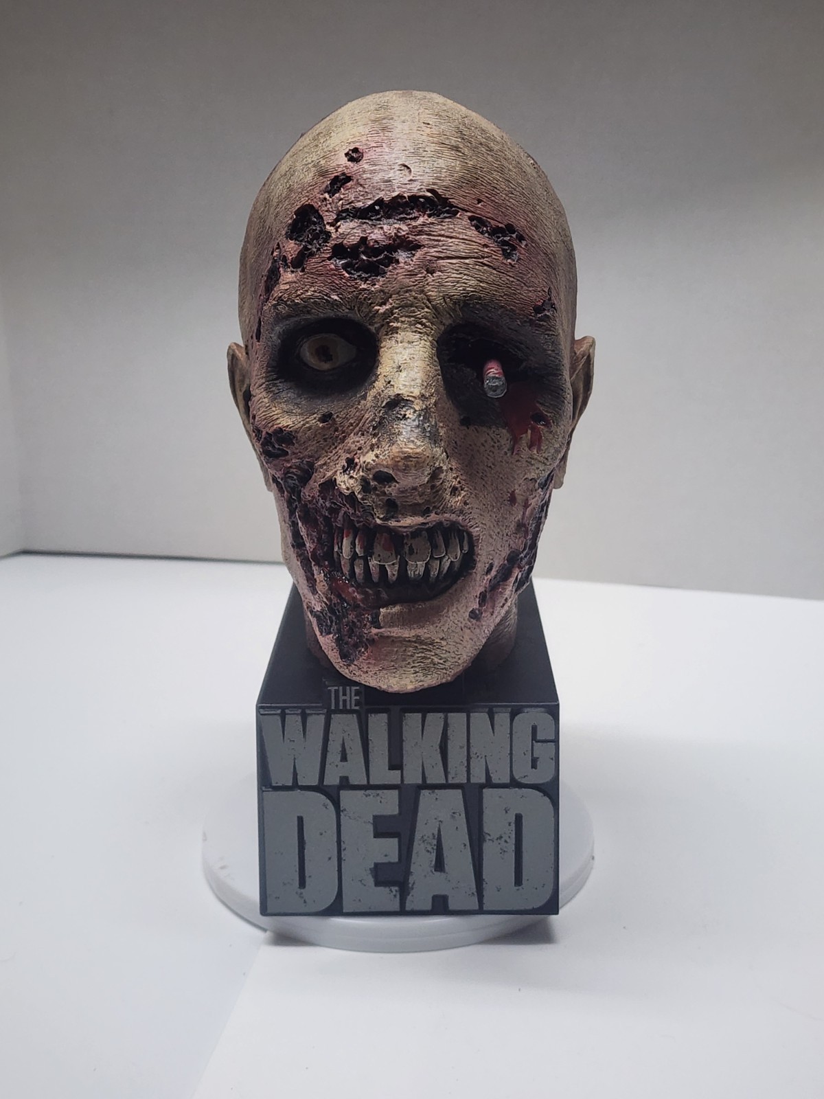 AMC Walking Dead Zombie 2 Dvd Head Display Case Please Read