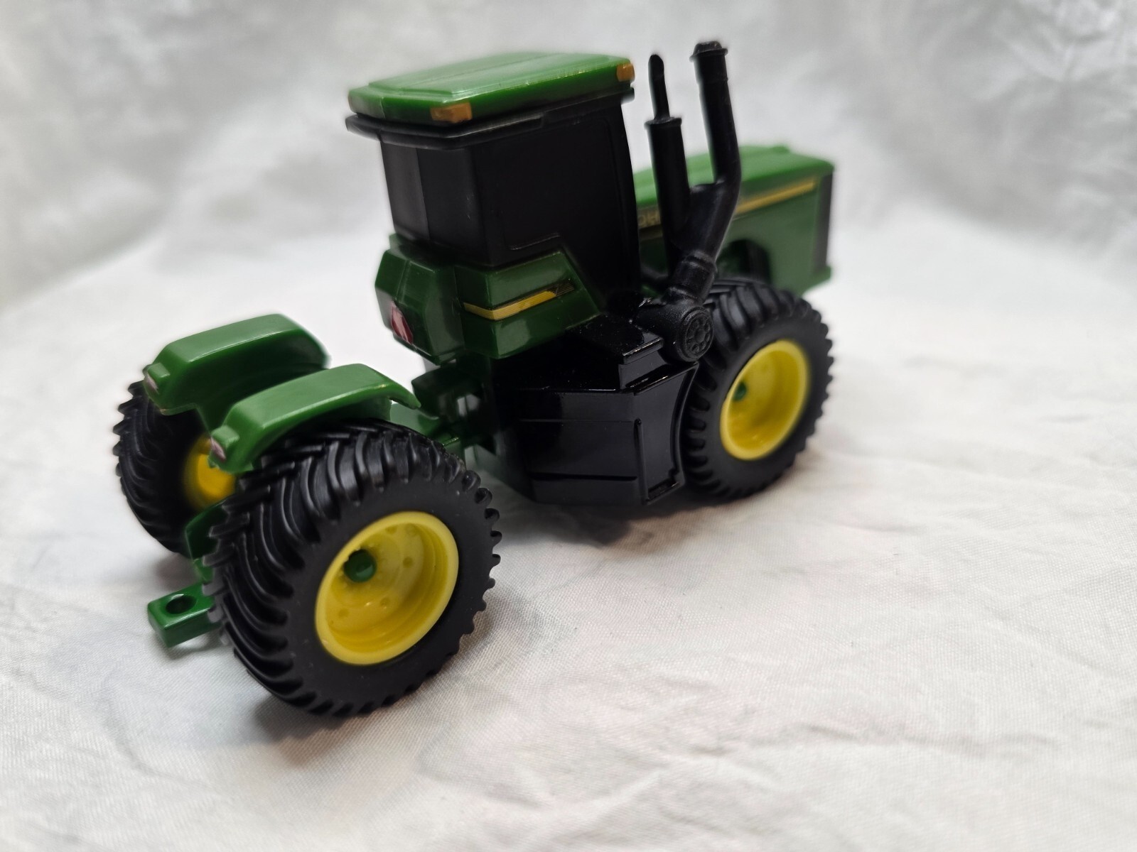 ERTL John Deere Tractor 1:64 - D0520YL01