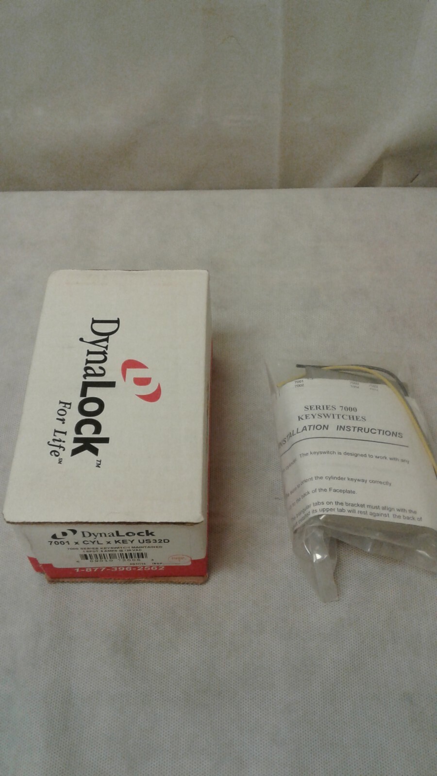 DynaLock 7000 Series Maintained Keyswitch 7001xCYLxKEY US32D 7001CYLKEY - NOS