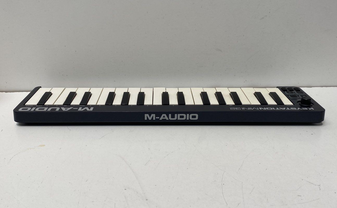 M-Audio Keystation Mini 32 Ultra-Portable MIDI Keyboard Controller 32-Key