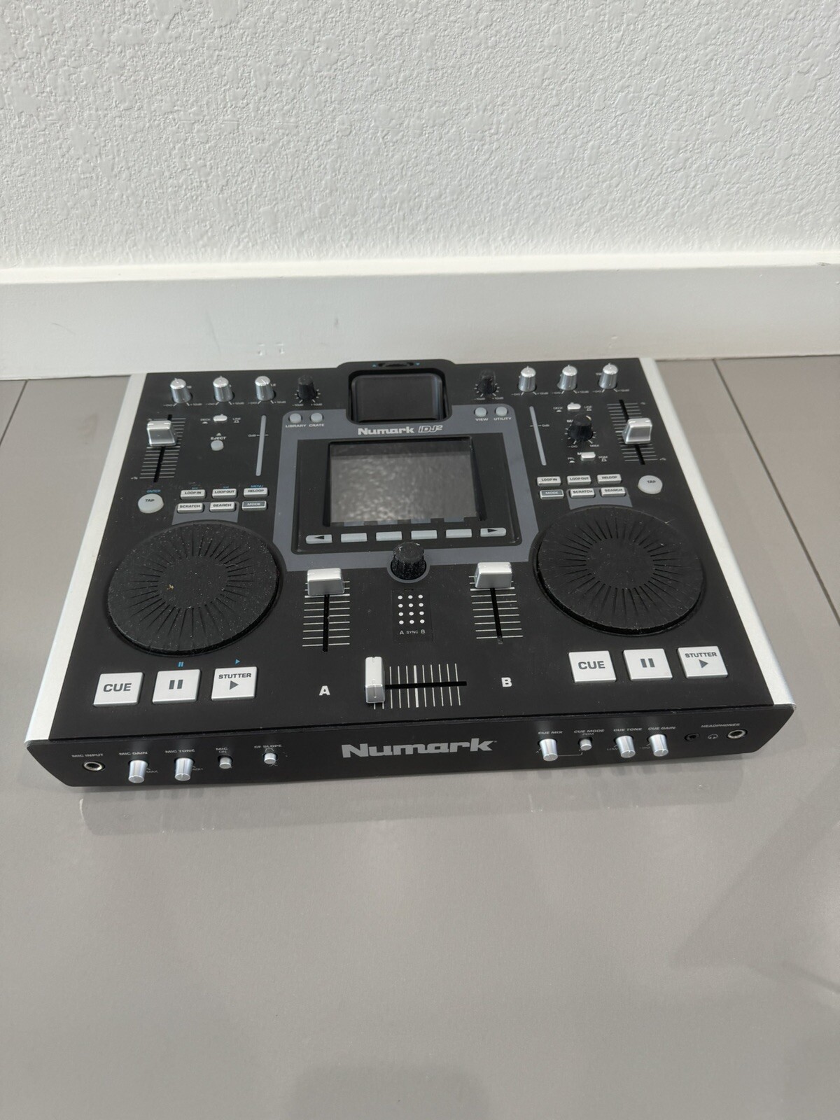 Numark iDJ2 DJ Station Mixer Controller iPod Dock Mixing Station Pro Audio *READ
