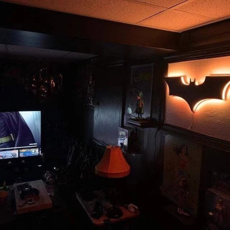 Wireless Batman Logo LED Night Light – Remote Controlled Bedroom Lamp Decor
