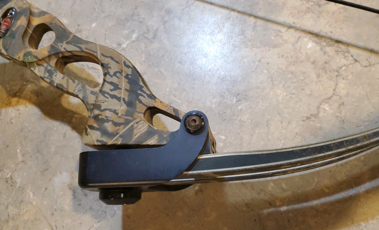 Hoyt XT2000 Defiance Compound Bow Camo Brown 60-70