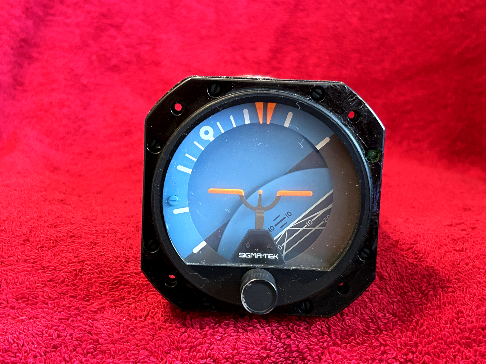 SIGMA TEK 5000B-36 ATTITUDE GYRO INDICATOR P/N 23-501-06-16 CORE