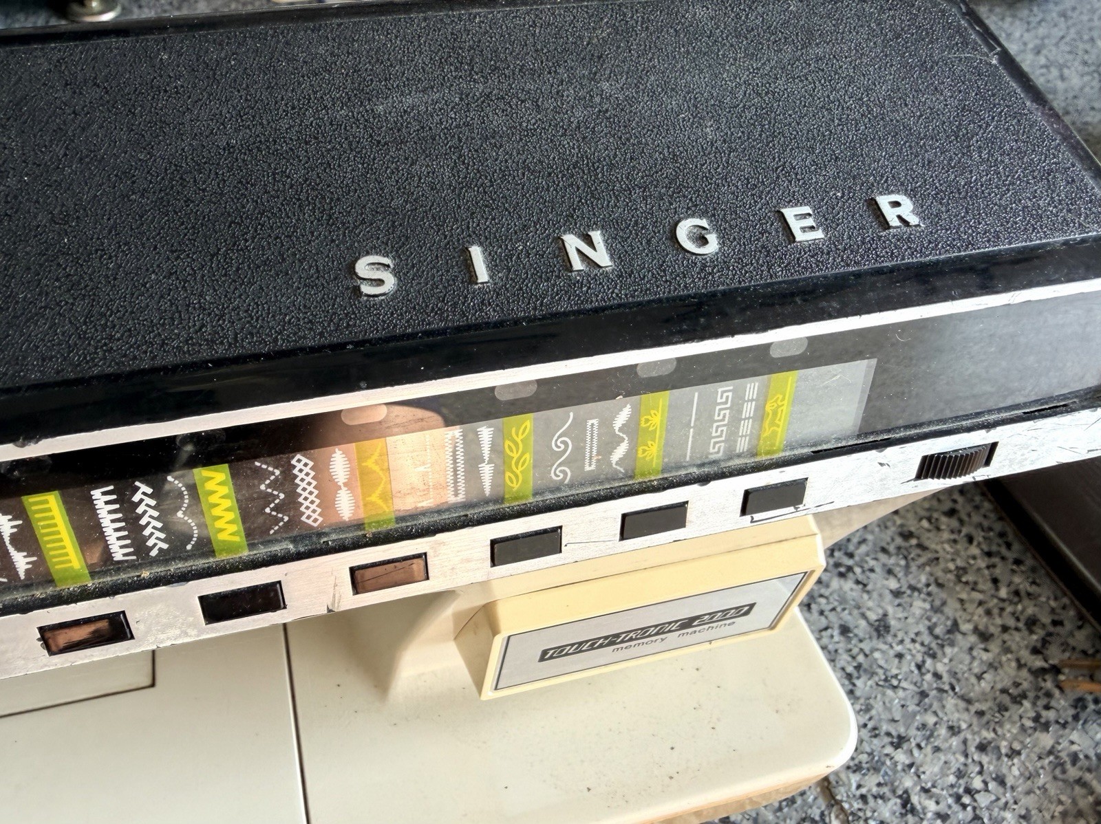 VTG SINGER Touch-Tronic 2000 Memory Sewing Machine Tested!