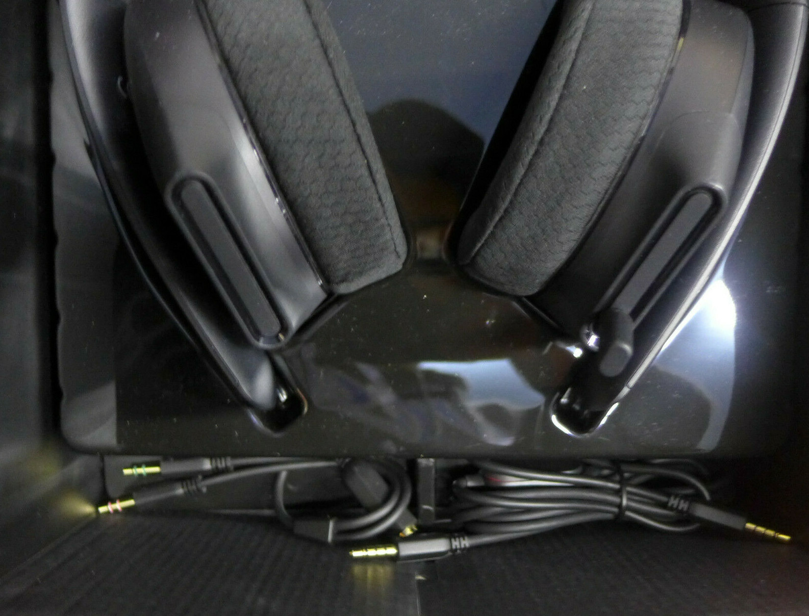 NEW Alienware Gaming Headset Black AW310H RTCMY