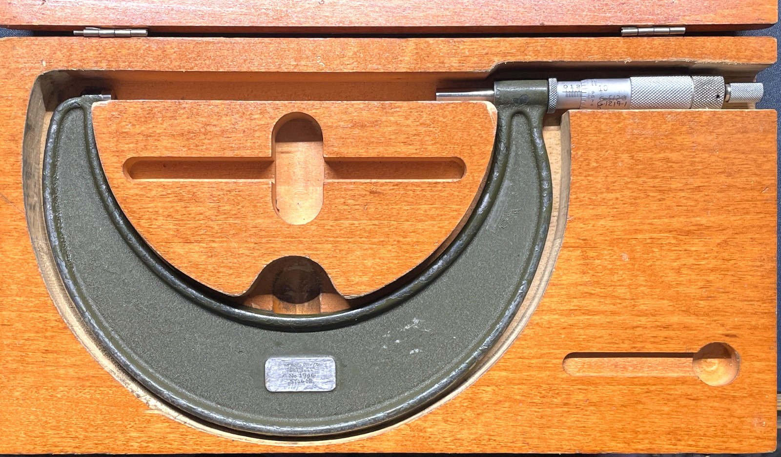 LUFKIN NO. 1946 VINTAGE OUTSIDE MICROMETER 5"-6" RANGE .001" GRADS WITH BOX