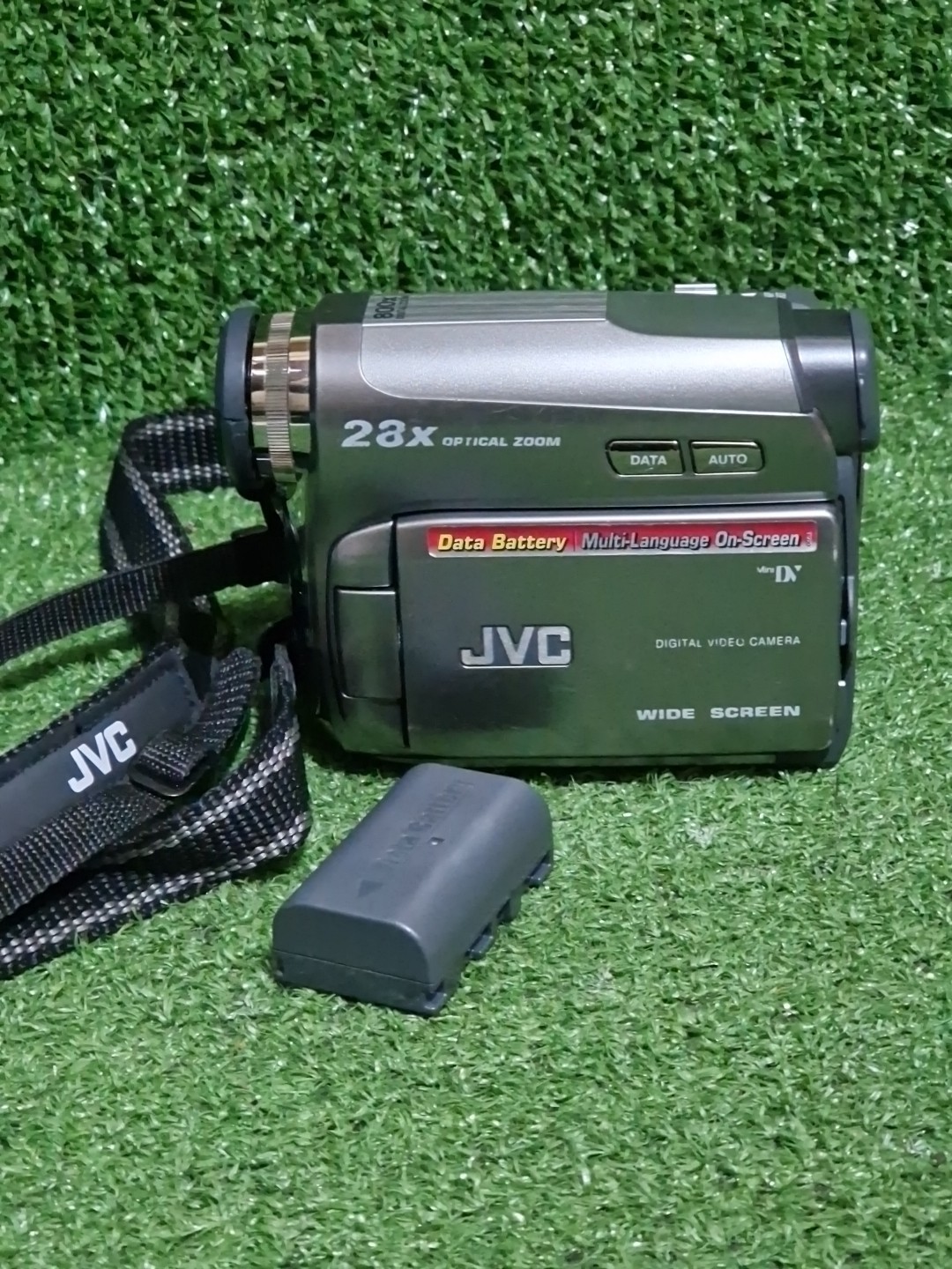 JVC Mini DV Video Tape Camcorder GR-D720EK w/Battery No Charger Spares Or Repair