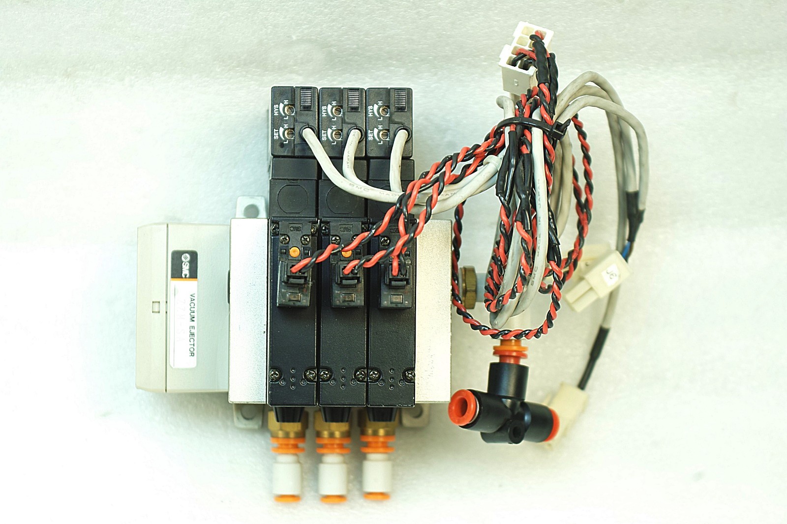 SMC VACUUM SEITCH ZSE1-00-15L, NVJ114, VACUUM EJECTOR NZM073H, ZZM-SA FREE SHIP