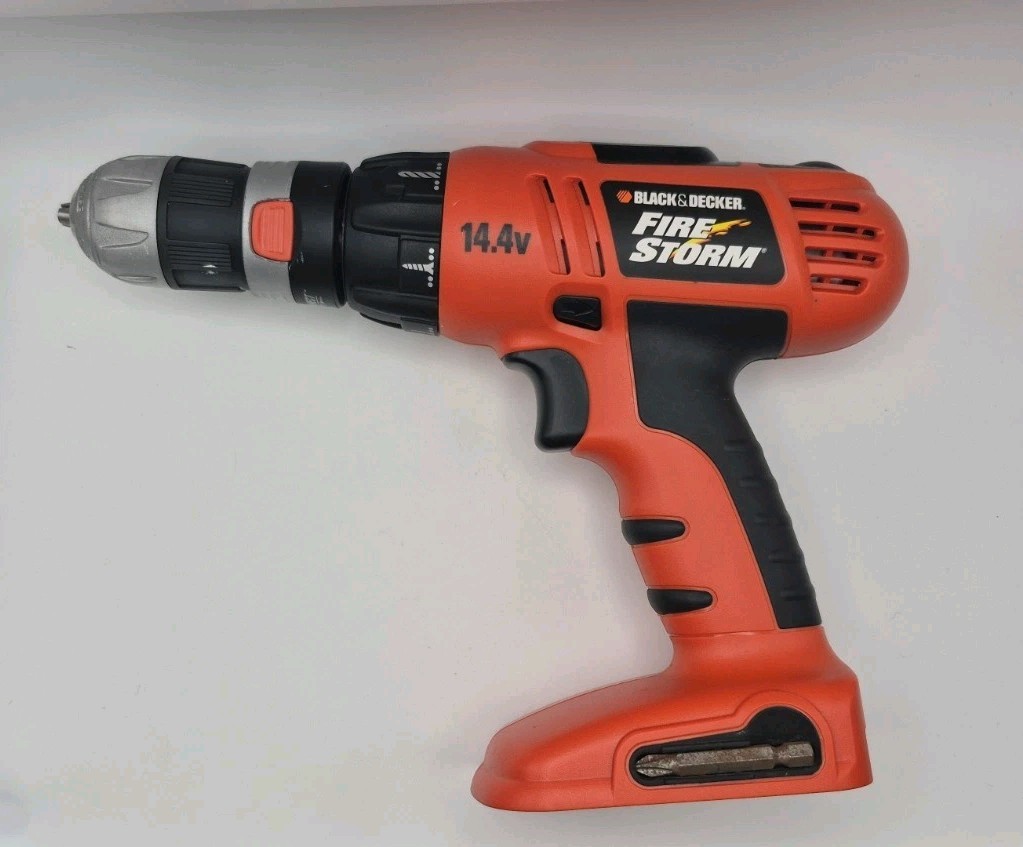 Black & Decker Fire Storm Fsd142  14.4v Drill With Case, No Battery, Tested
