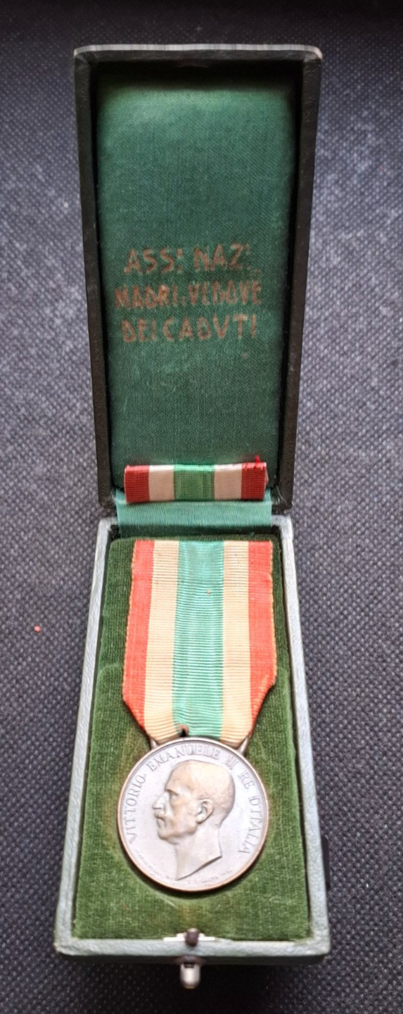 Medaglia Unita d'italia associazione madre vedove dei caduti con scatola ww1