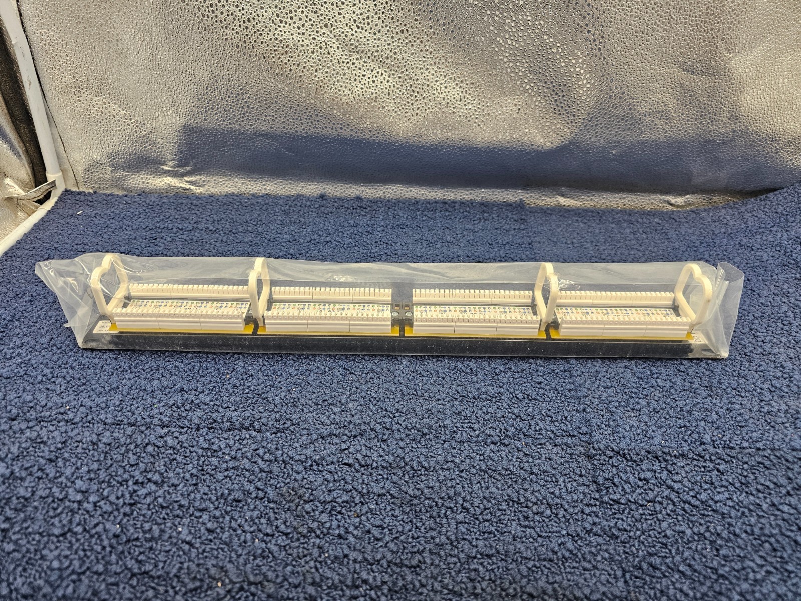 Intellinet IPP-19C624-1U 24-Port Cat6 Patch Panel, UTP Black