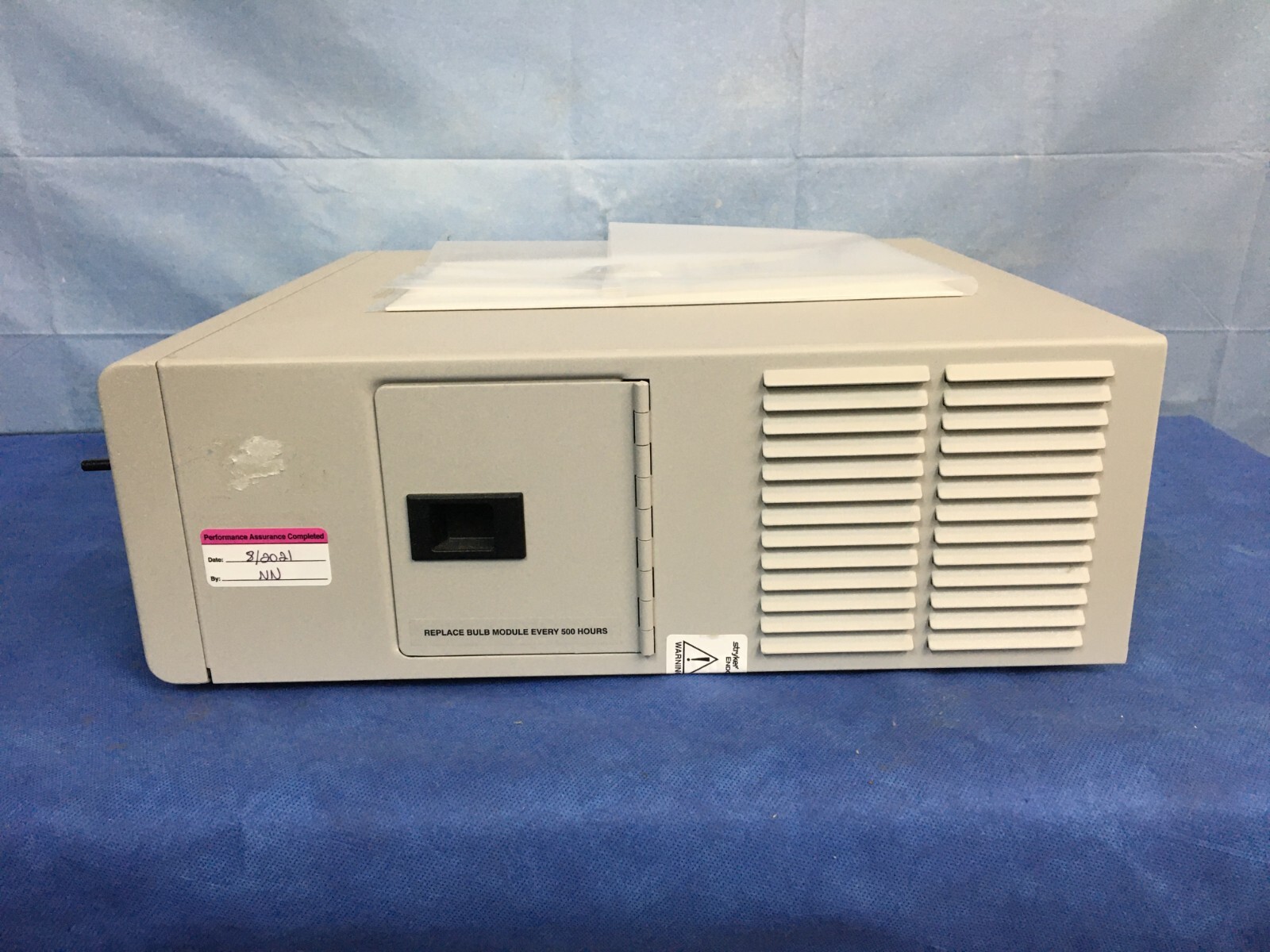 Stryker Endoscopy x6000 Light Source 220-185-000. Bulb Hours: 259