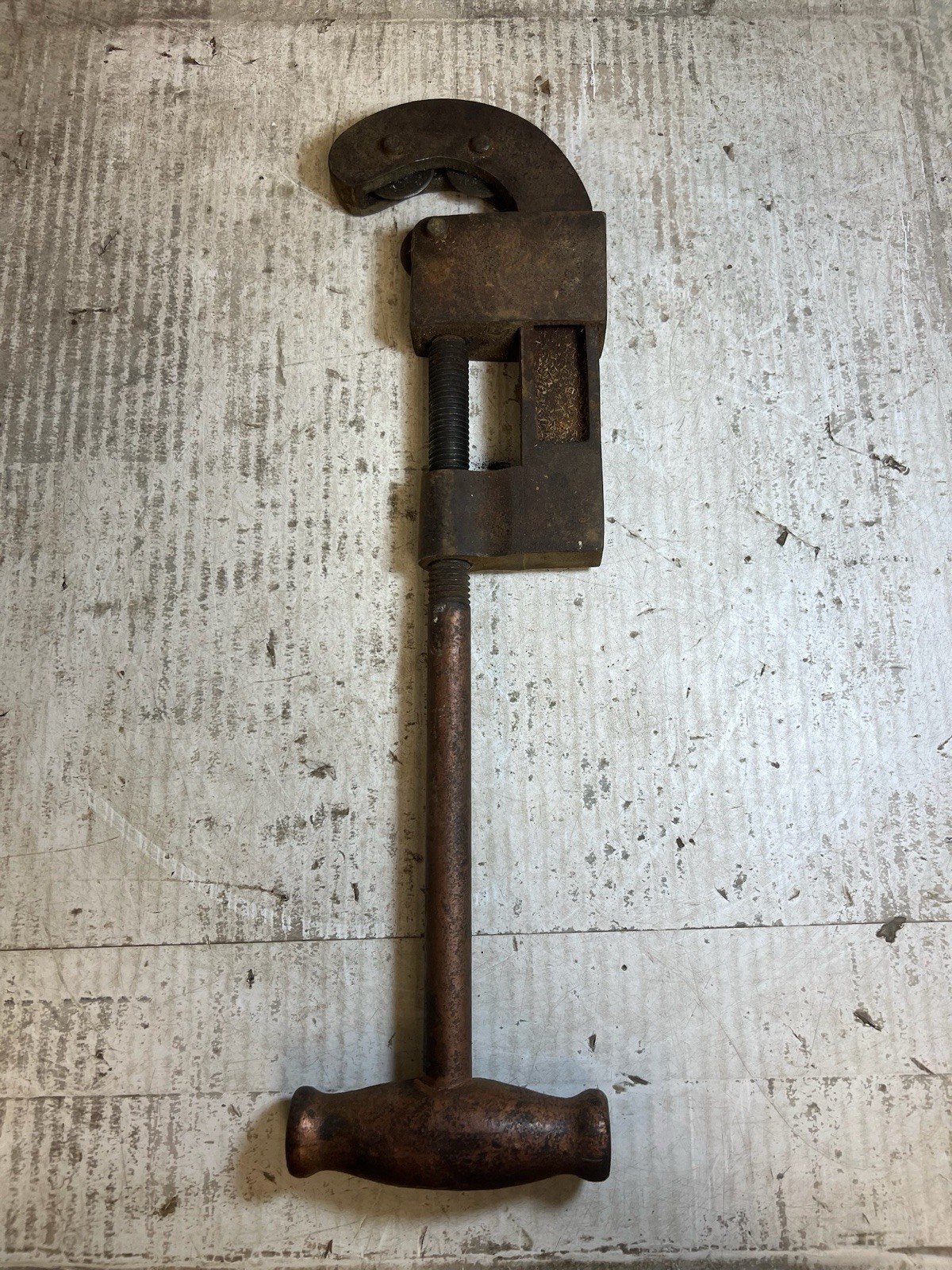 Vintage Cast Iron 3 Blade Pipe Cutter Tool Early Pipe Cutter