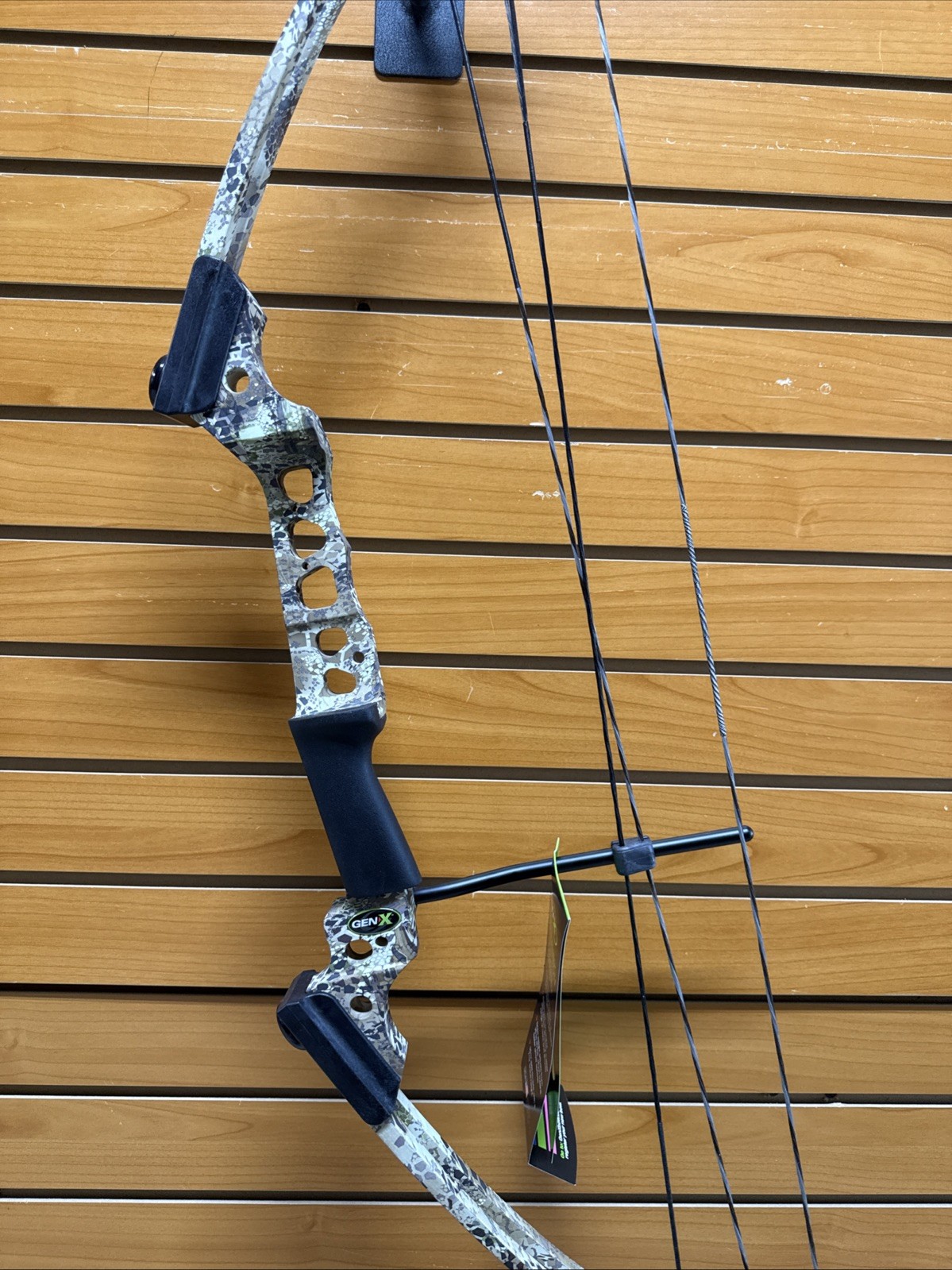 Genesis Archery Gen-X Compound Bow RH Camouflage - Item 4170