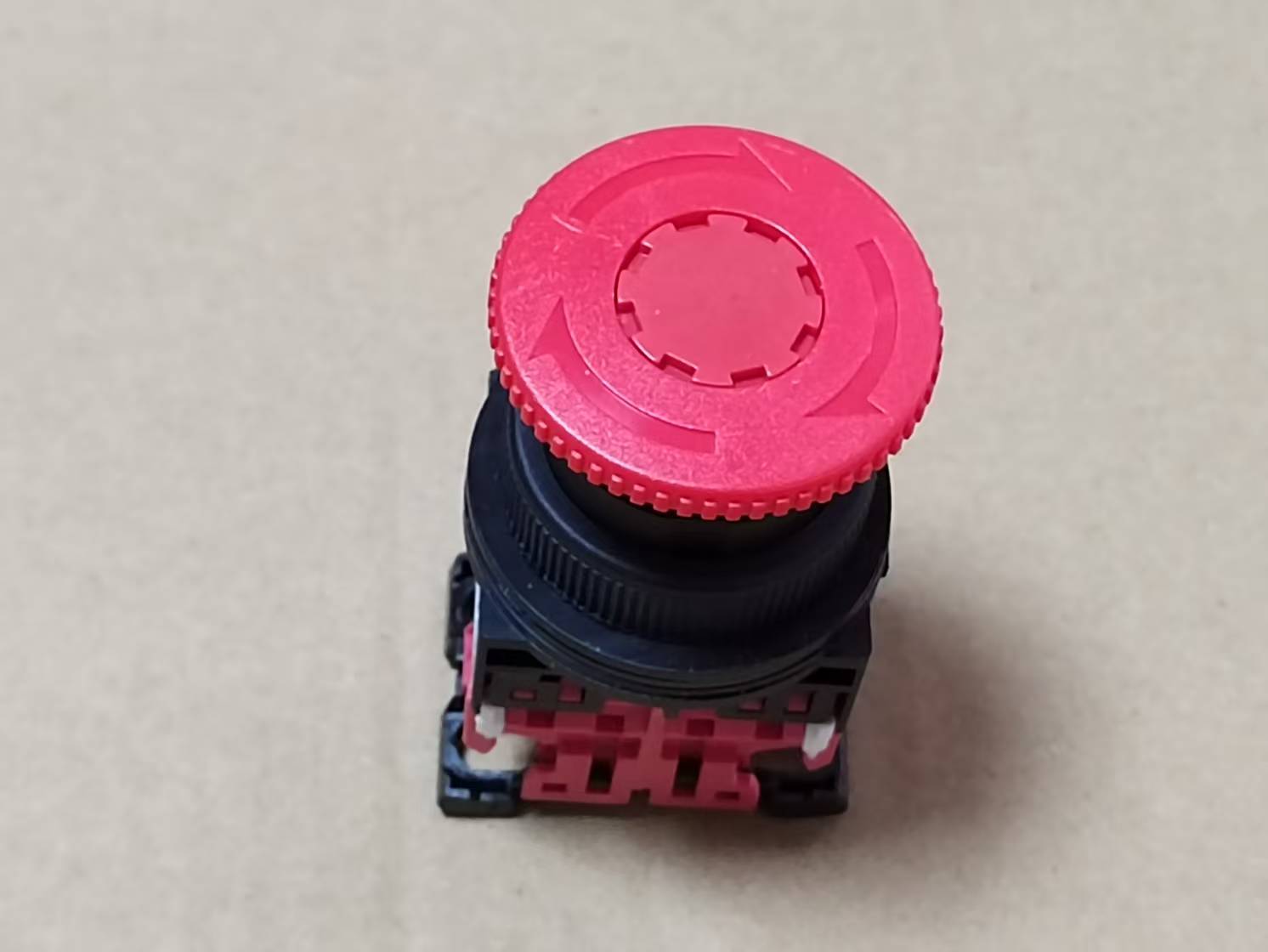 New 1PCS For Fuji Emergency Stop Button Switch AR30V2R-02R