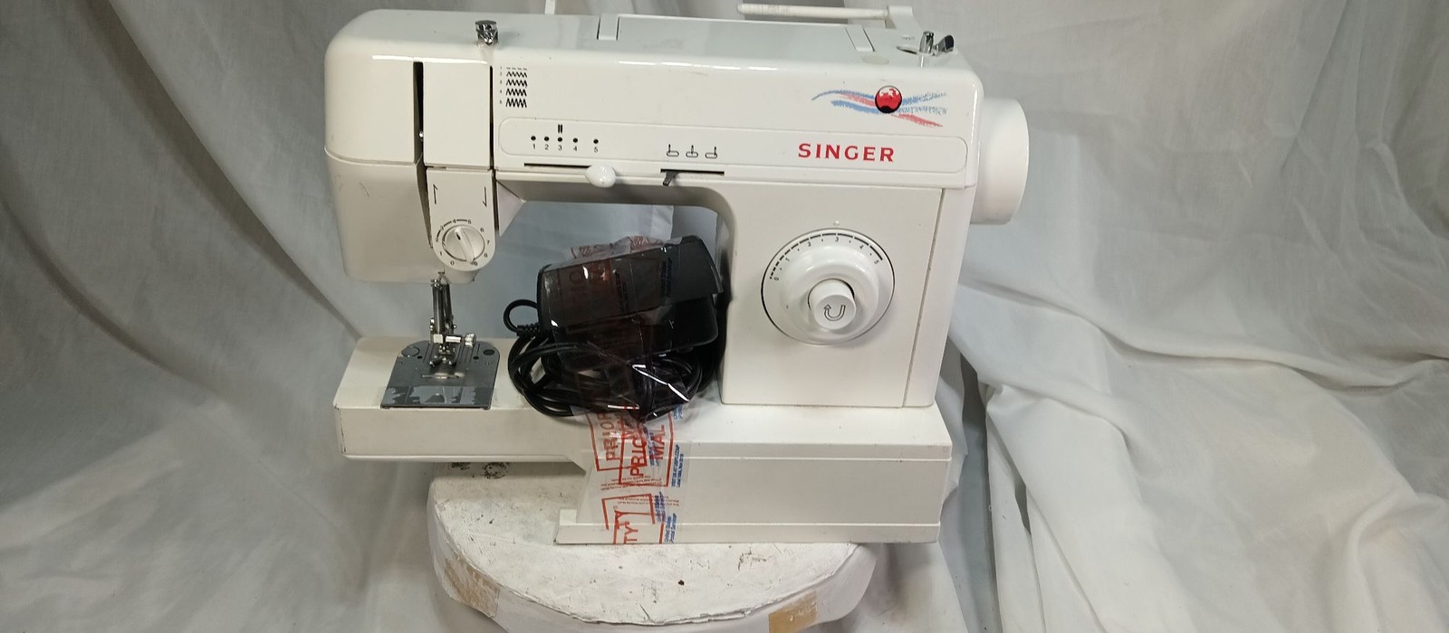 Singer 2517C Portable Electric Sewing Machine White Foot Pedal Tested Working