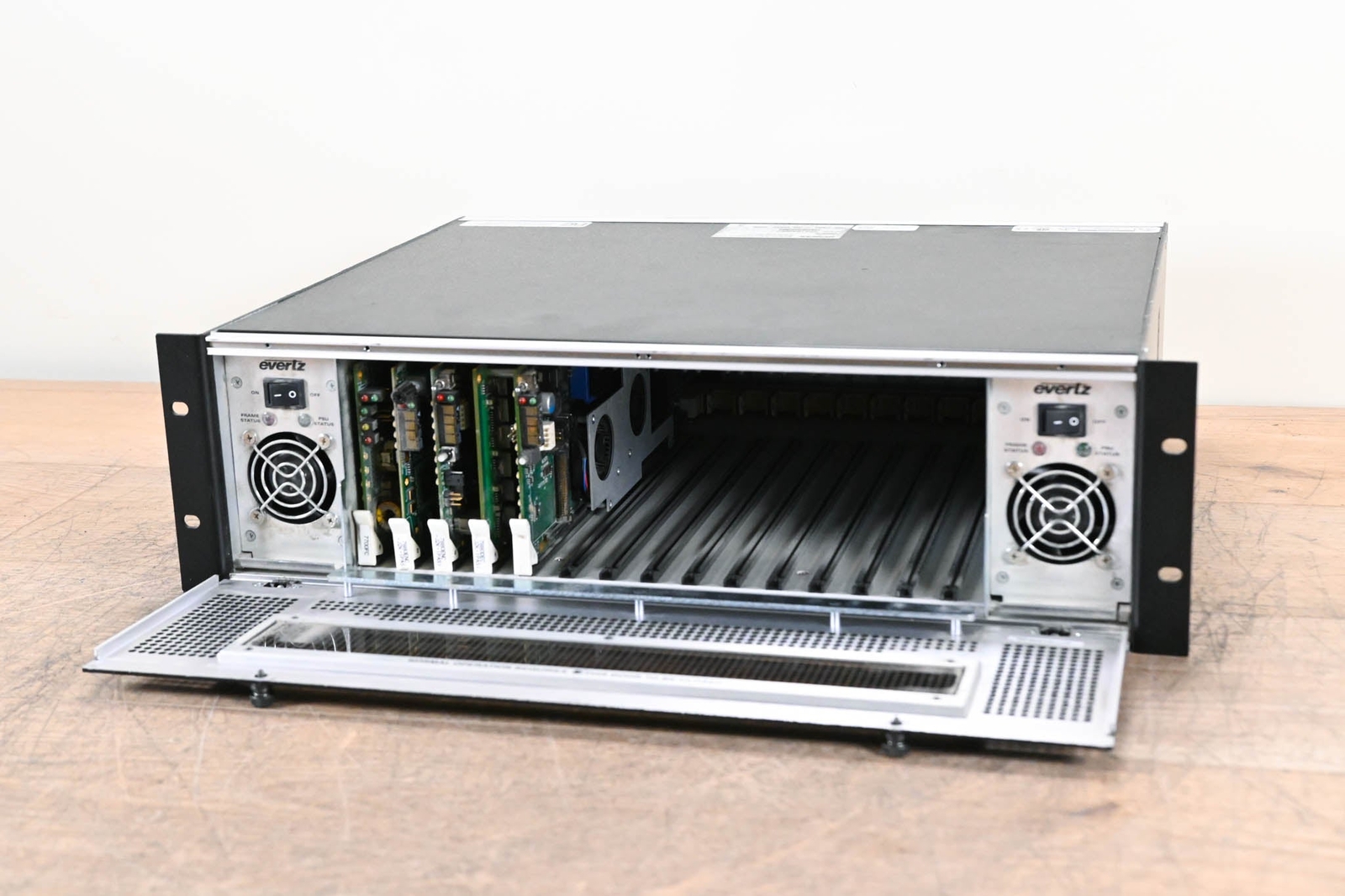 Evertz 7800FR 3RU Rack-Mountable Multiframe with Cards CG008LP