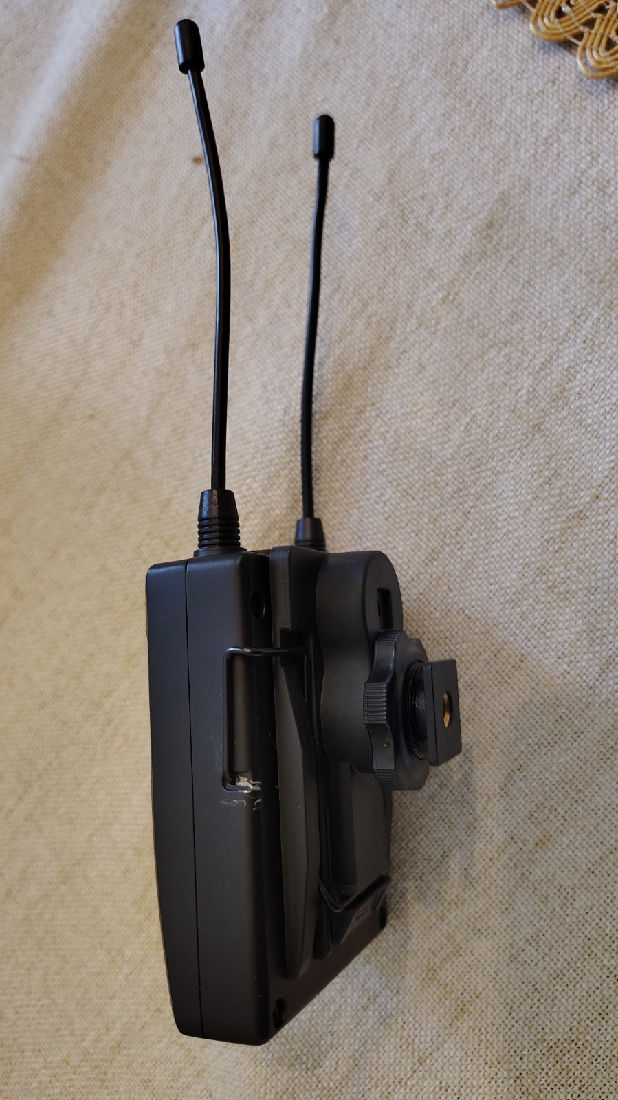 COMICA - WIRELESS DUAL MIC KIT (1) HH MIC, (1)LAV MIC, (1 ) DUAL CH Receiver RX