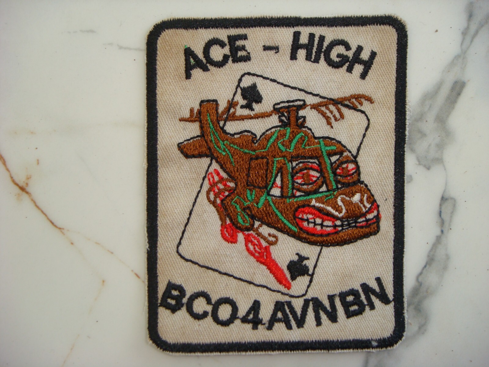 US B COMPANY 4th AVIATION BATTALION "ACE-HIGH",  VIETNAM WAR PATCH.