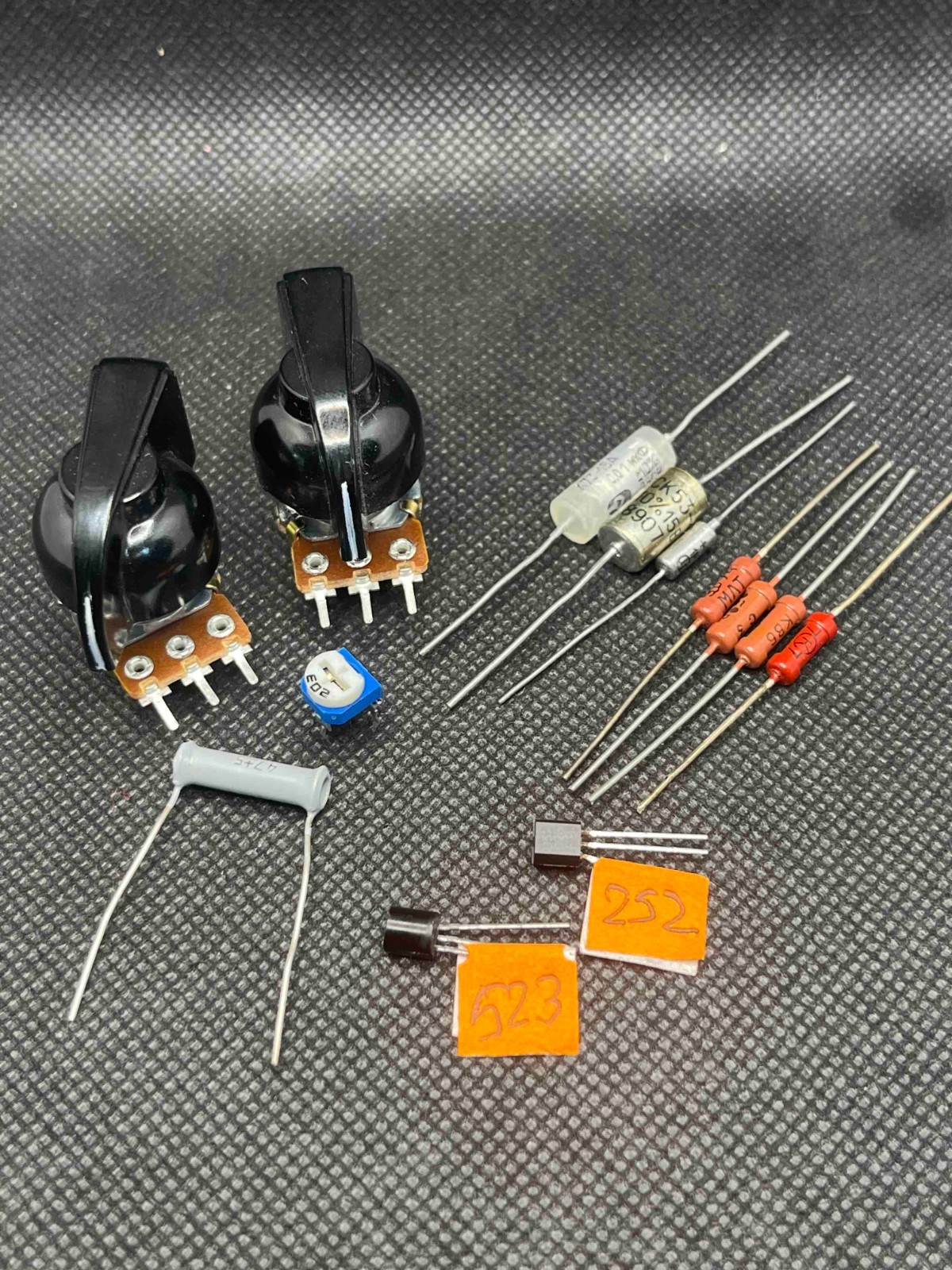 KIT Dunlop Fuzz Face ERIC JONSON SIGNATURE Matched Pair KT3102 (Analog BC183)