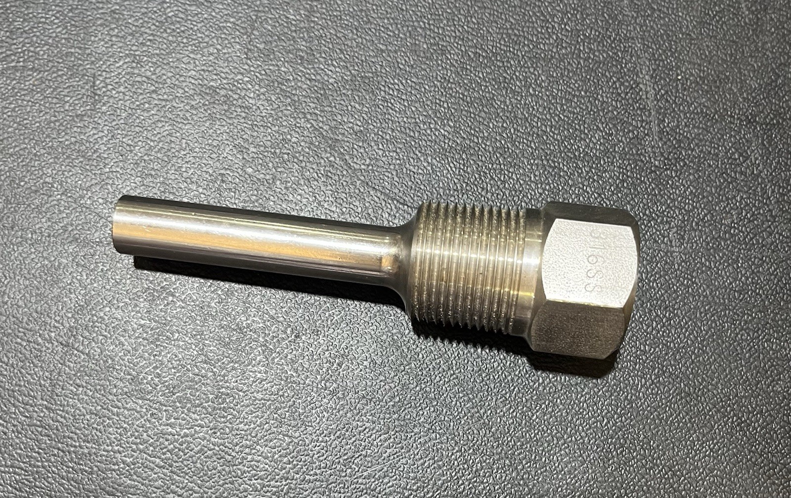 Thermowell 3/4" Male x 1/2" NPT Fitting Female 4 1/4" Length 316 Stainless Steel